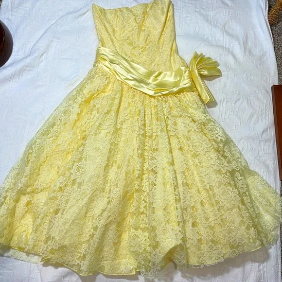 80’s ZUM ZUM Vtg Yellow Lace Frilly Satin Sequins Sash Prom Gown Wedding Dress - Picture 8 of 17